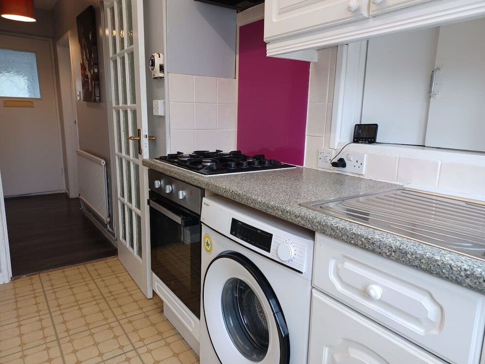 Фото Poynters House - Huku Kwetu Luton