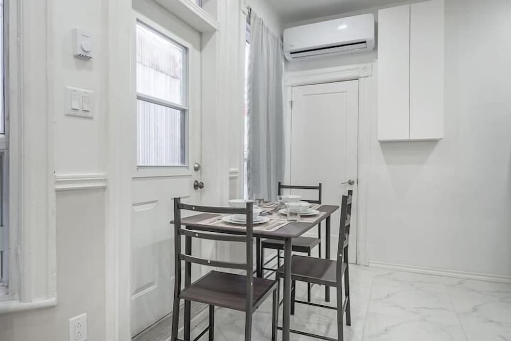 Фото Huge and Lovely 16br Apt