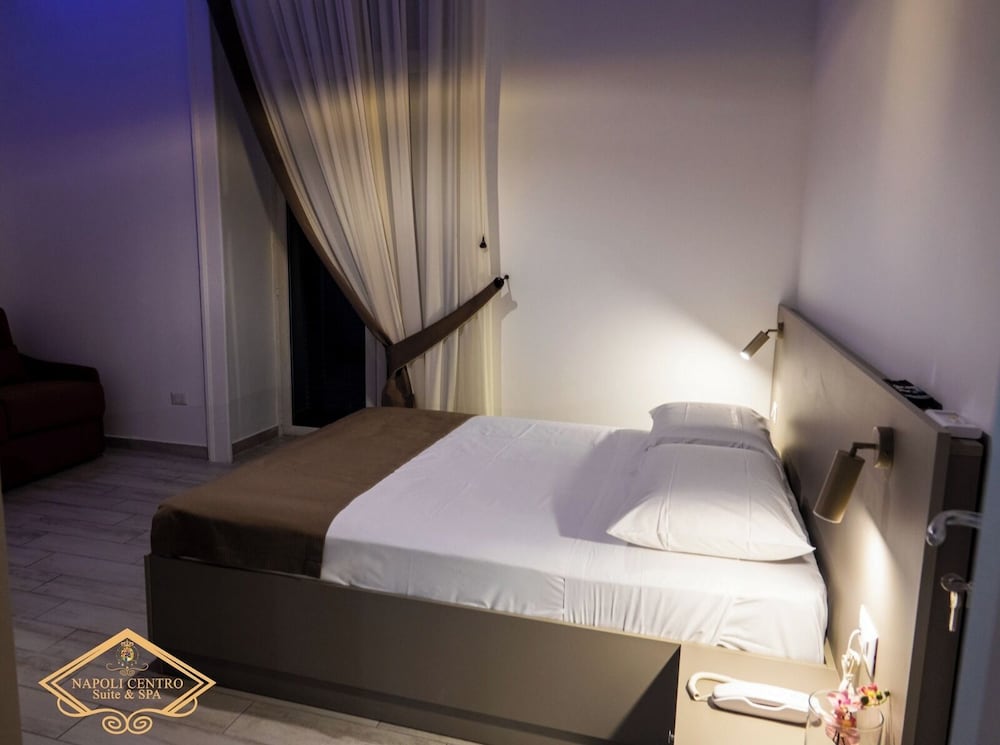 Фото Napoli Centro Suite & SPA