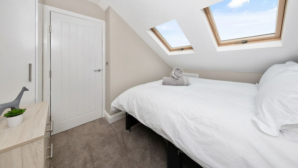 Фото Brand New Unique 2 Bedroom Apartment