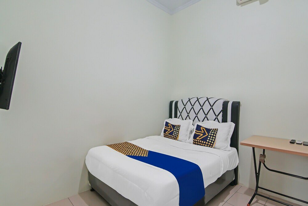 Фото Spot On 92093 Feri Homestay