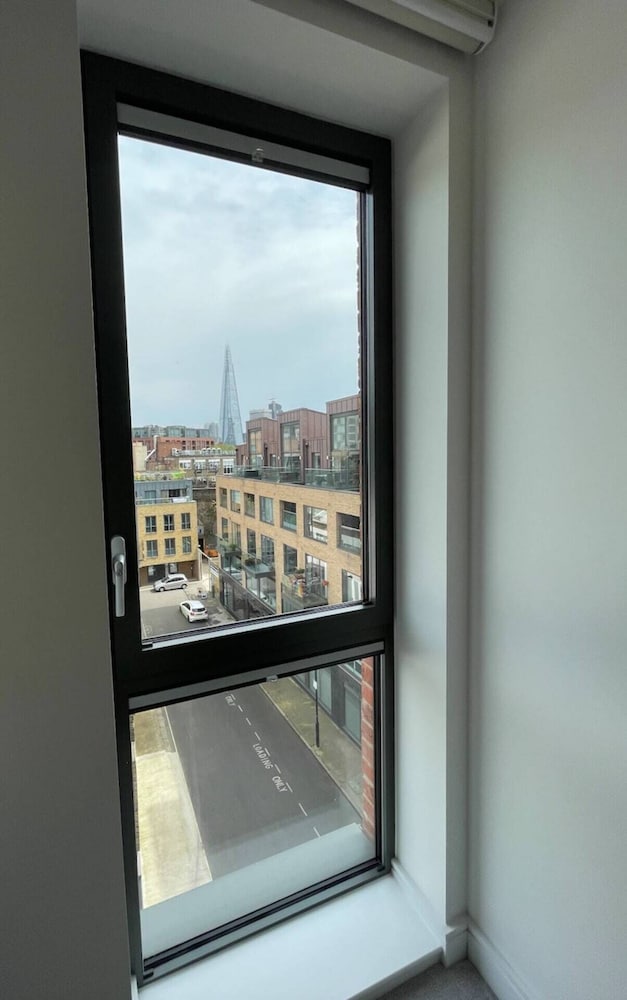 Фото Luxurious and Central 2-bed-flat