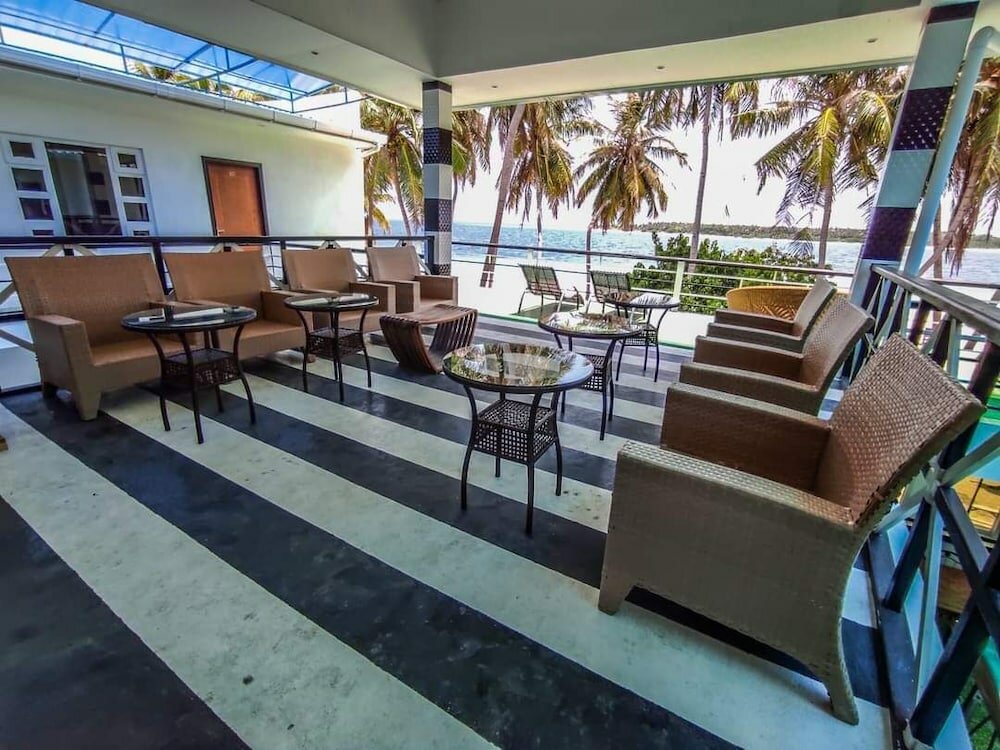 Фото Dhonfulhafi Beach View & SPA