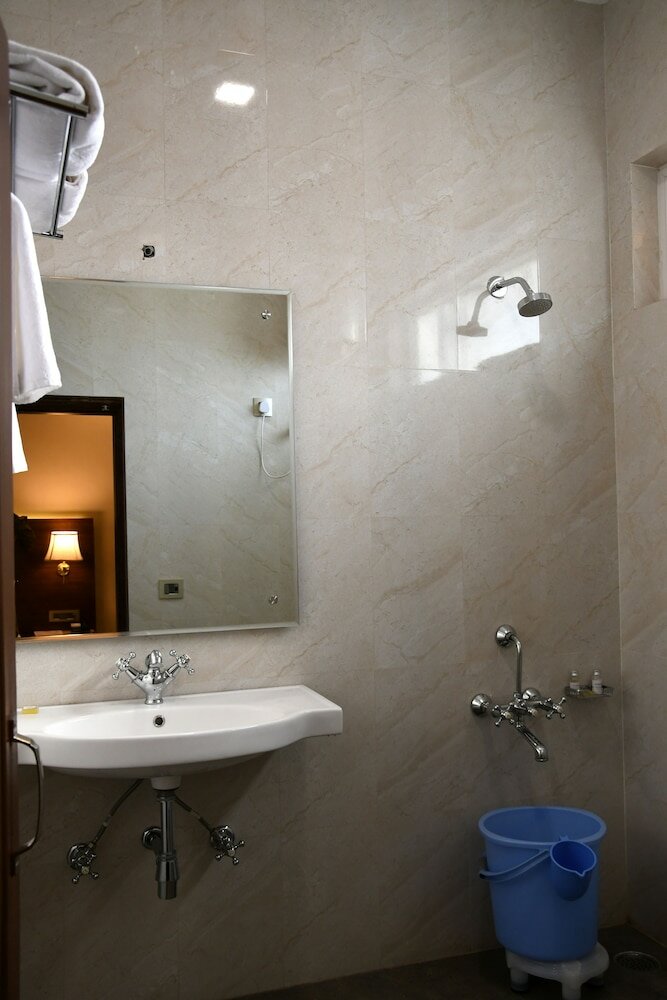 Фото Mastiff Villa Camellia - A Tea Estate Hotel