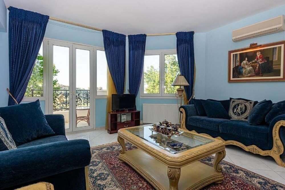 Фото Rafkos Hill Mansion