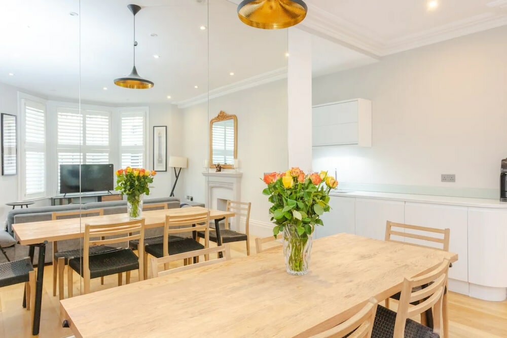 Фото Modern 2 Bedroom Apartment Near Gloucester Road