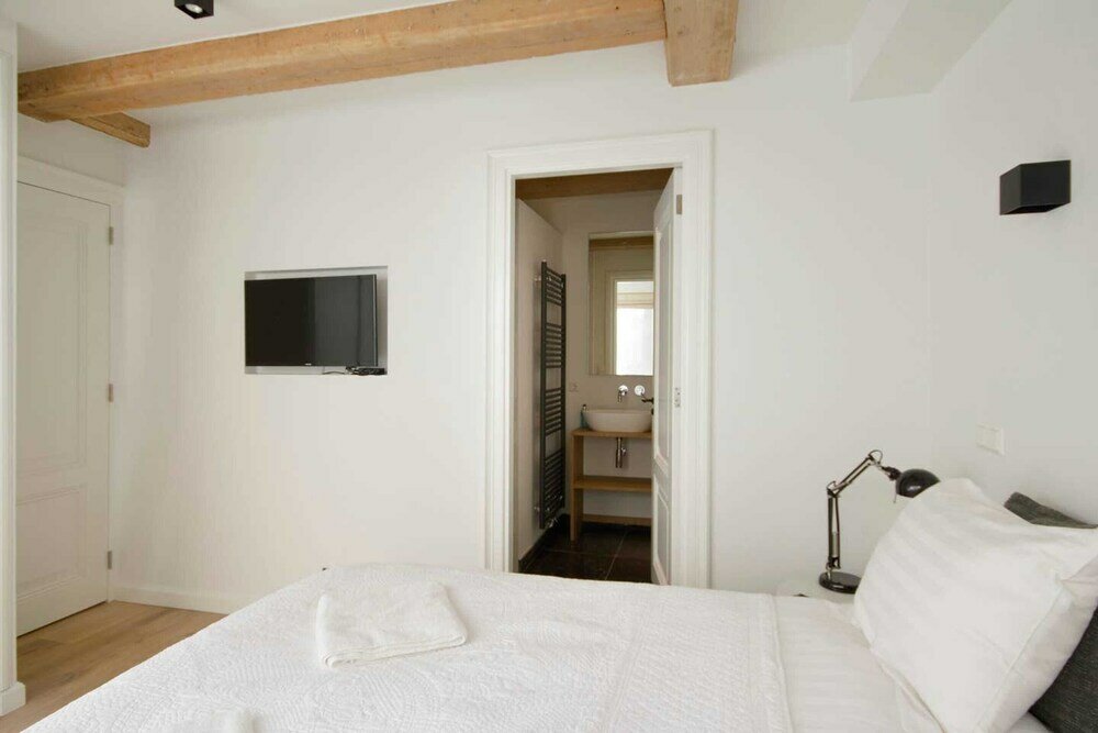Фото Bright & Comfortable Angel Apartment