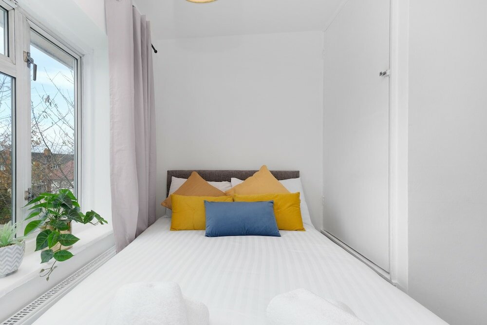 Фото Brambles House West Drayton 3 Bedroom