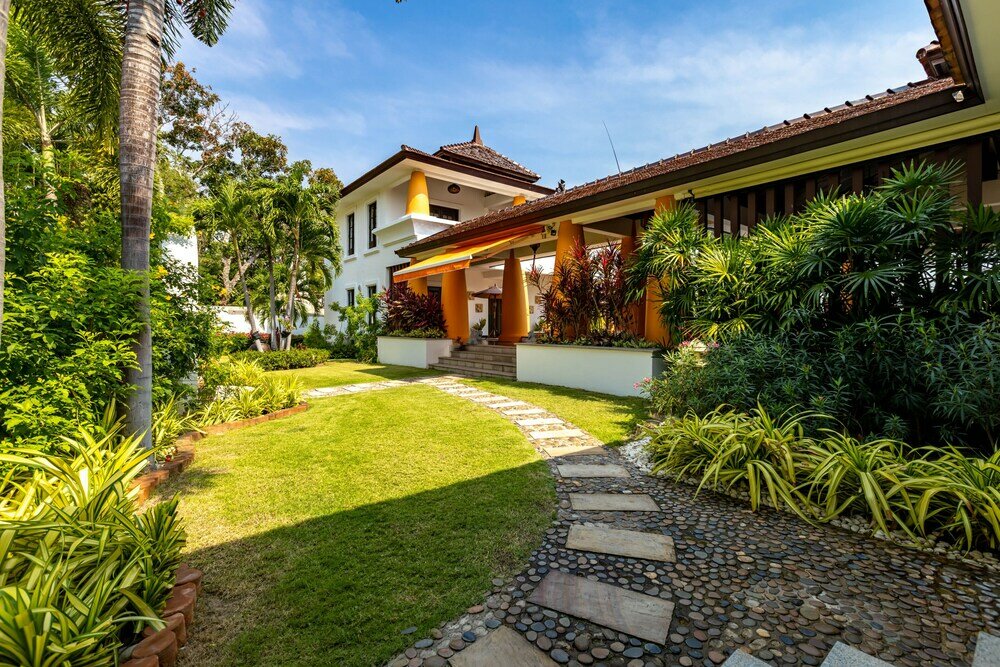 Фото Bali Style Mansion In Great Location Hg