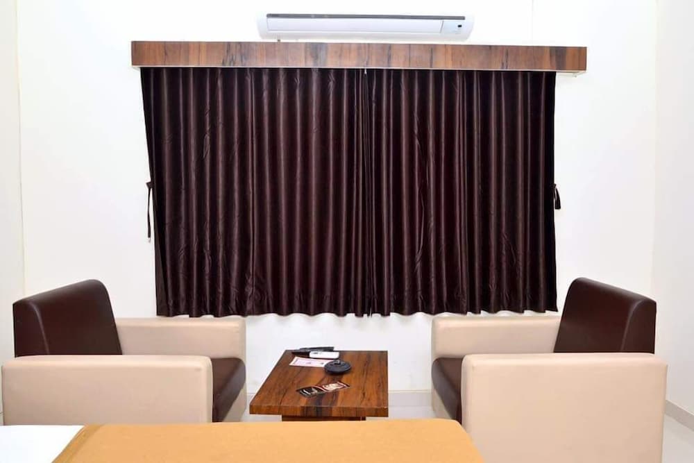 Фото The New Holiday Inn