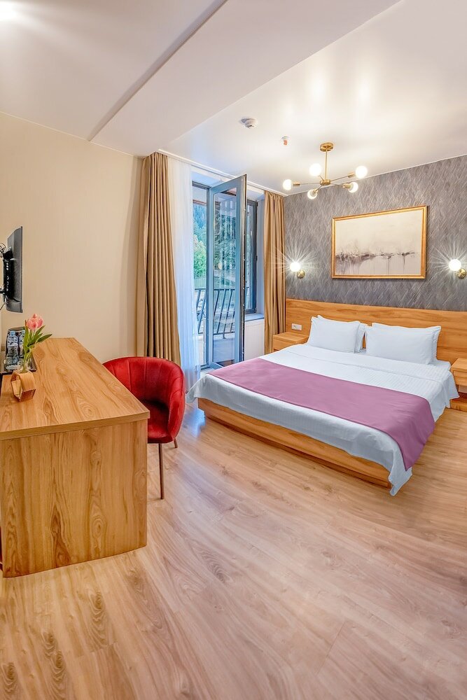 Фото Solo Grand Boshuri Hotel