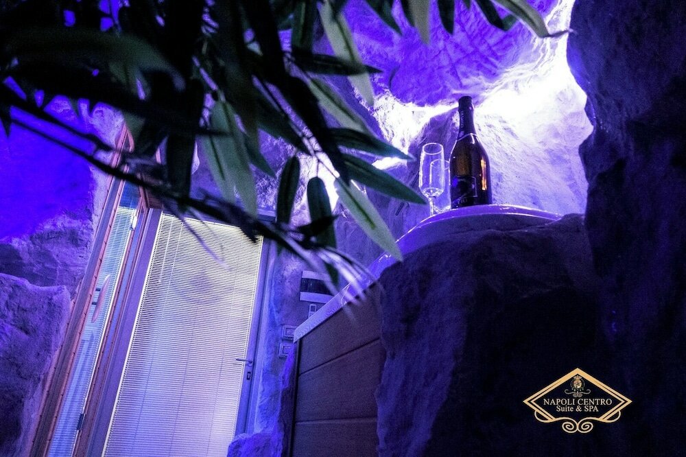 Фото Napoli Centro Suite & SPA