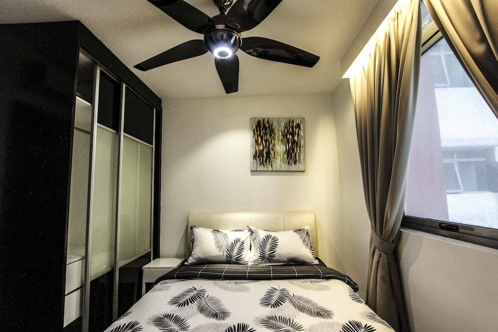 Фото Taragon Bintang Suites by StayHub Type 1