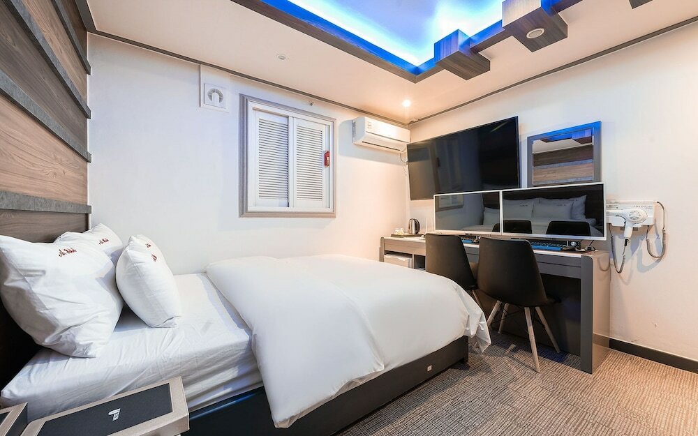 Фото Bucheon A Hotel