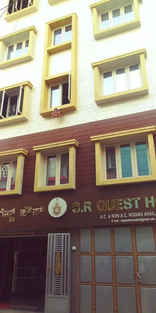 Фото S R Guest House