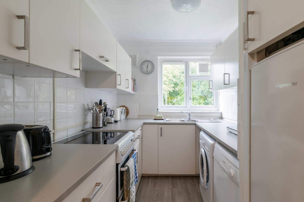 Фото Charming One Bed Abode In East Putney