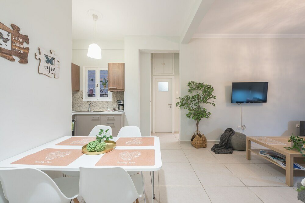 Фото Erythros Boutique Suite by Cloudkeys