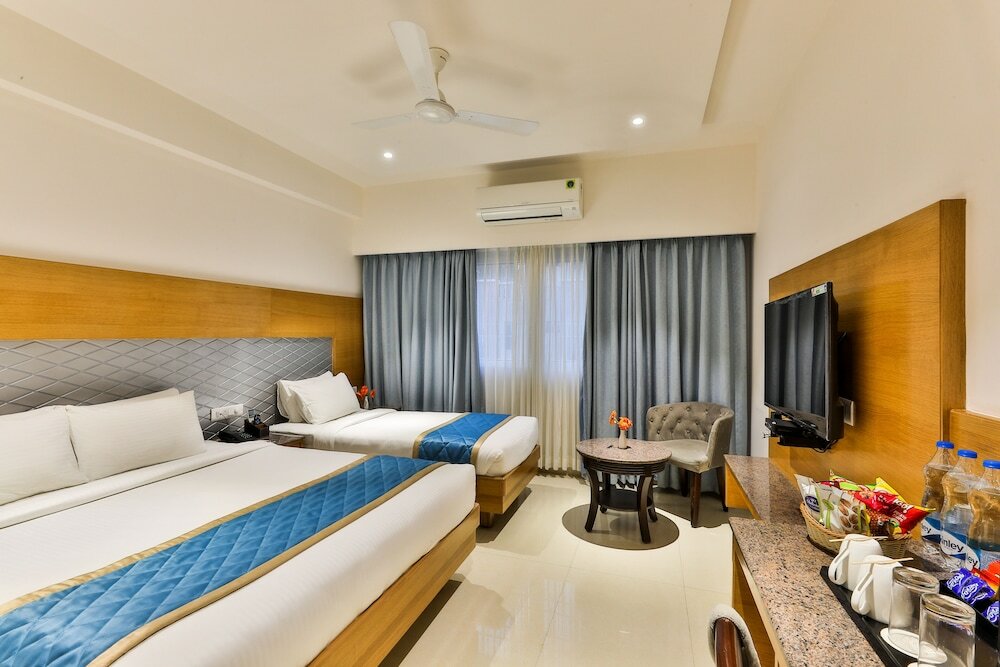 Фото Hotel Vbr Grand Inn