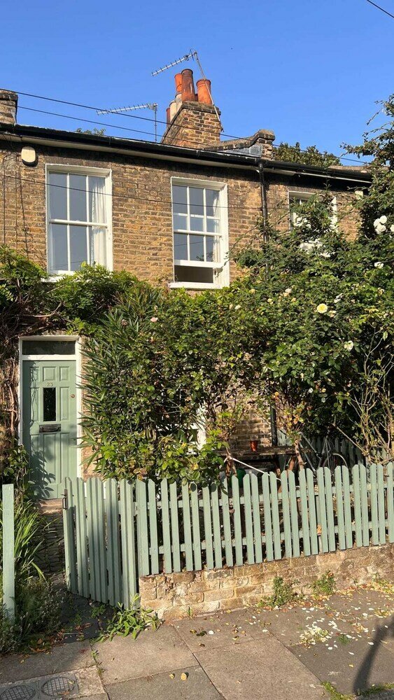 Фото Picturesque 2bd House - Heart of Stepney Green!