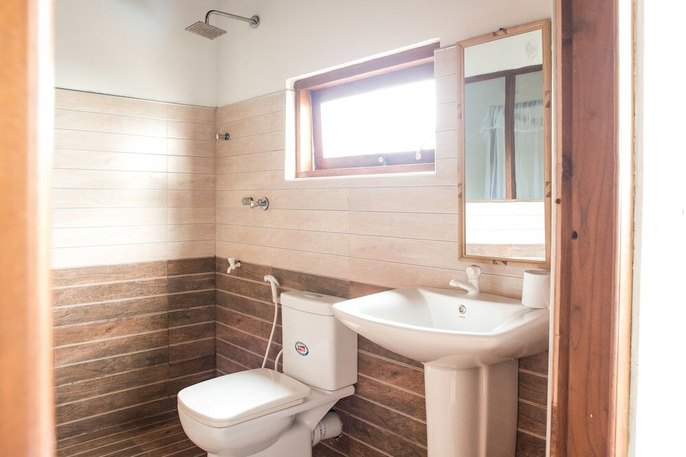 Фото Rupa's Hotel Arugambay