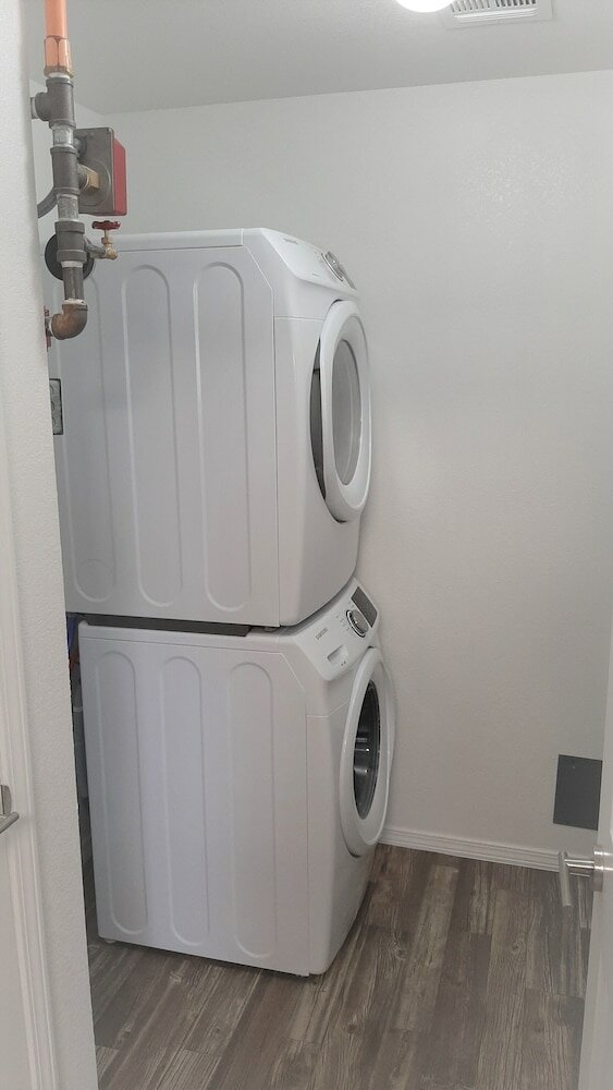 Фото Private Bedroom Suite - Communal House near Integris Private