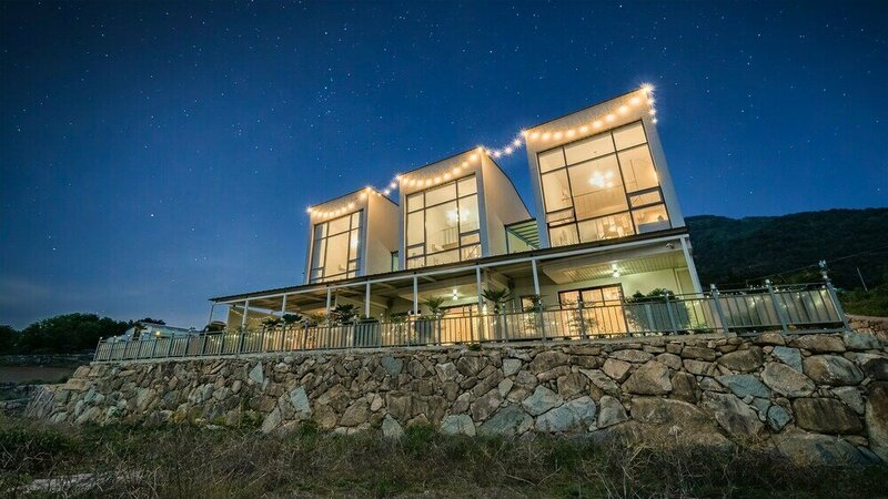 Гостиница Namhae Ourpoolvilla
