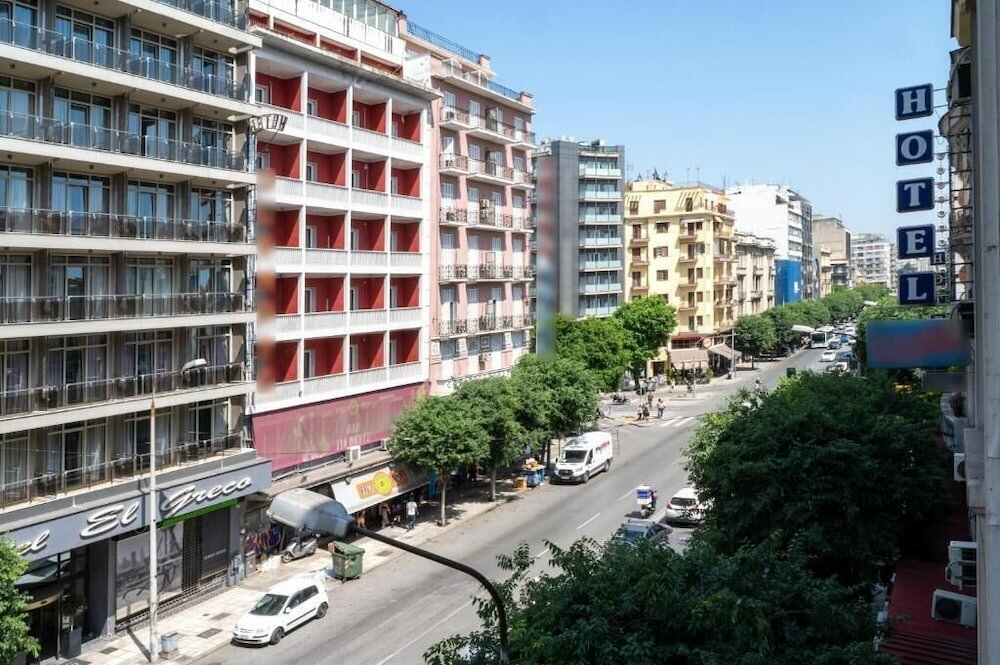 Фото отеля 1