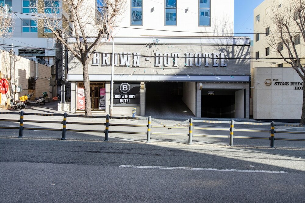 Фото Brown Dot Hotel Minam