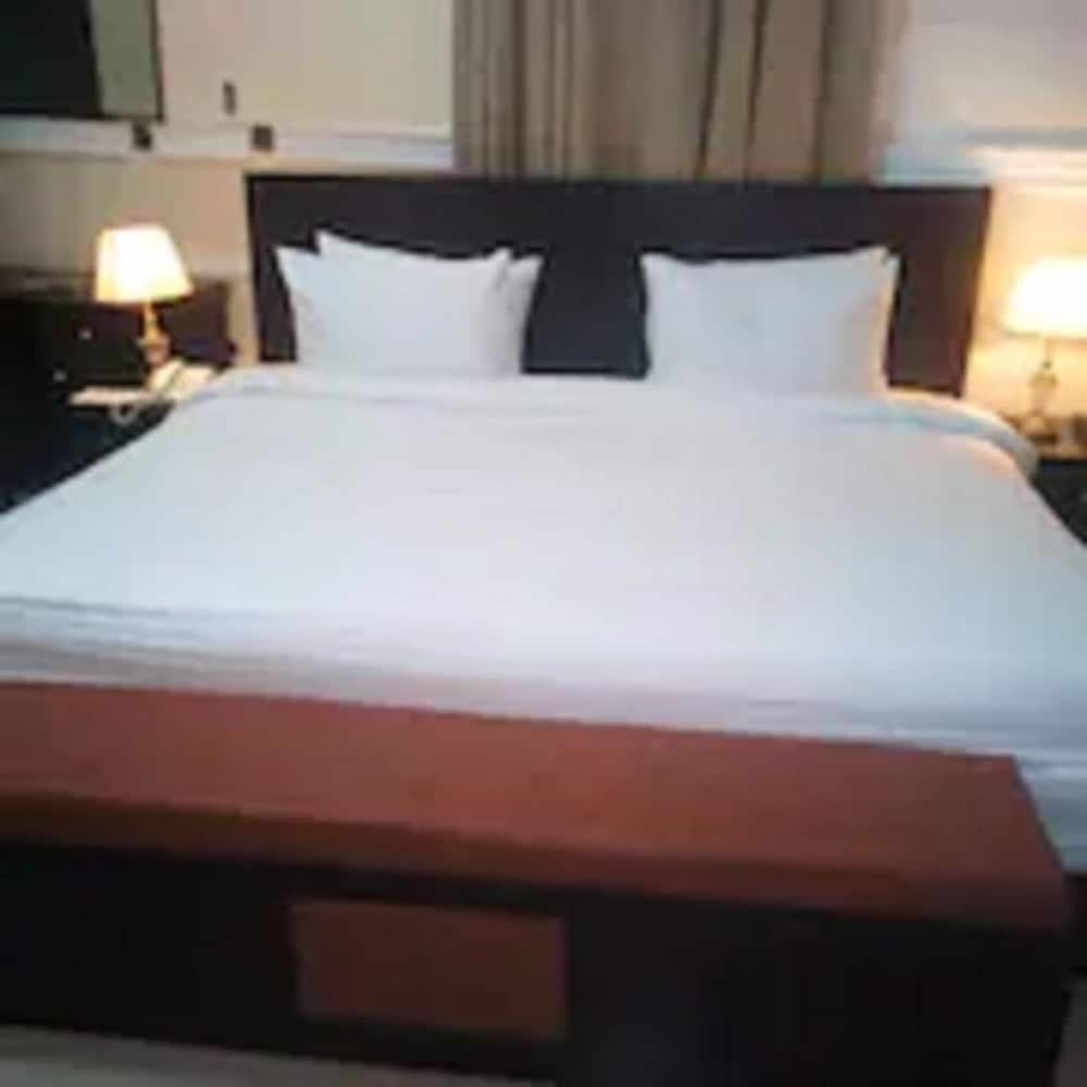 Фото Edmudian Court Luxury Apartments