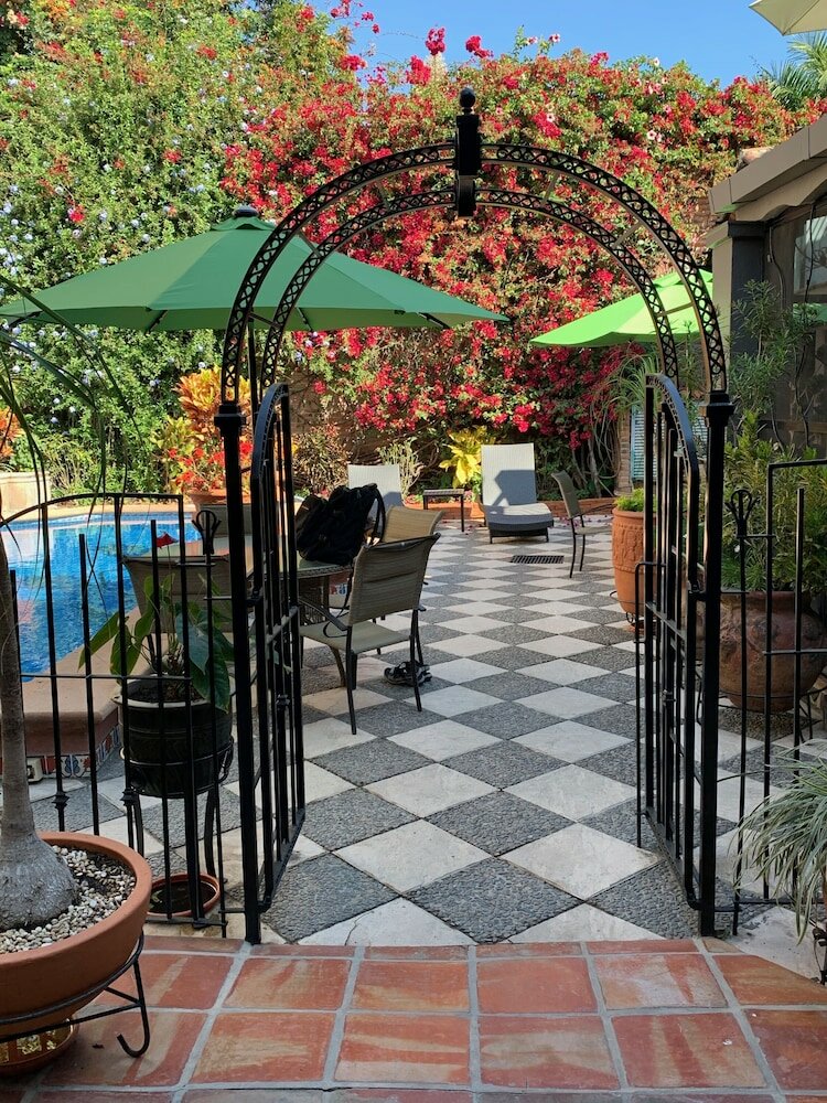 Фото отеля 2