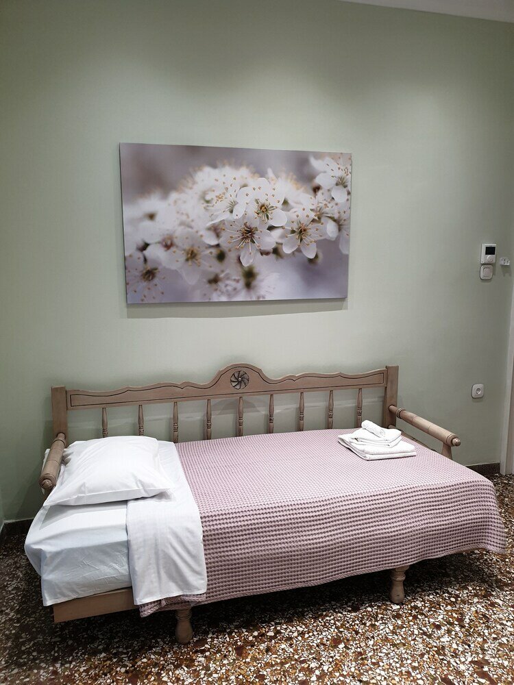 Фото Grandma's Chic & Bright Athenian Home with a Patio