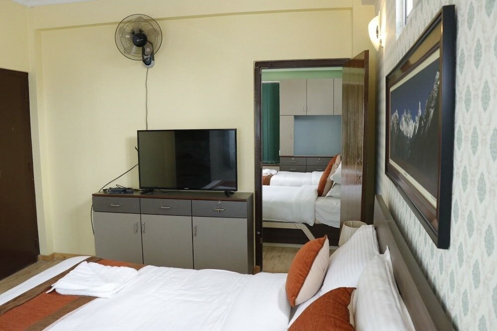 Фото Himalayan Hotel and Service Apartments