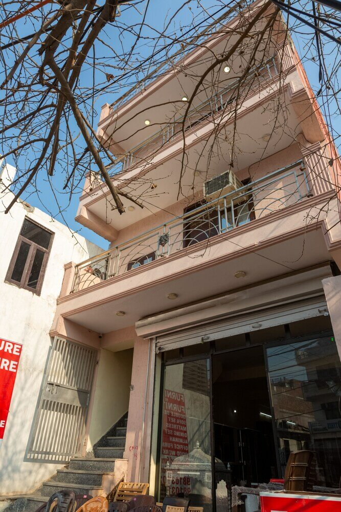 Фото Eat Sleep Wander Studio Apartments