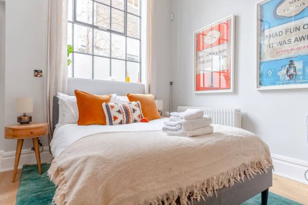 Фото Bright and Stylish 2 Bedroom Flat in Chiswick