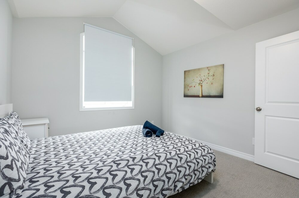 Фото Luxury Entire house mins Niagara falls & Brock uni