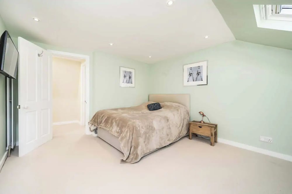 Фото Modern & Luminous 3bd Family Home - Fulham