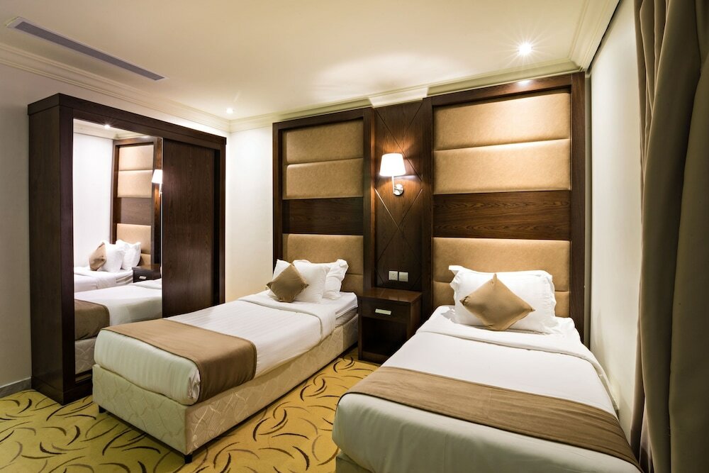 Фото Ebreez Grand Hotel