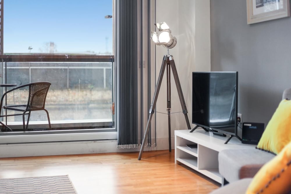 Фото 2 Bed Executive Apartment Near Camden Market with WiFi