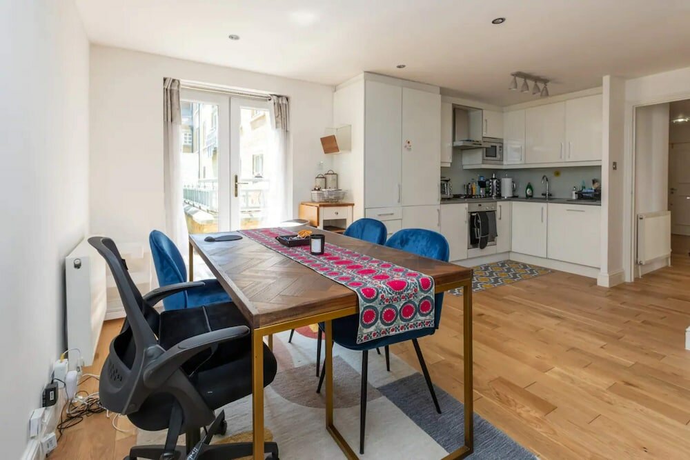 Фото Modern & Spacious 2bd Flat - Westbourne Park