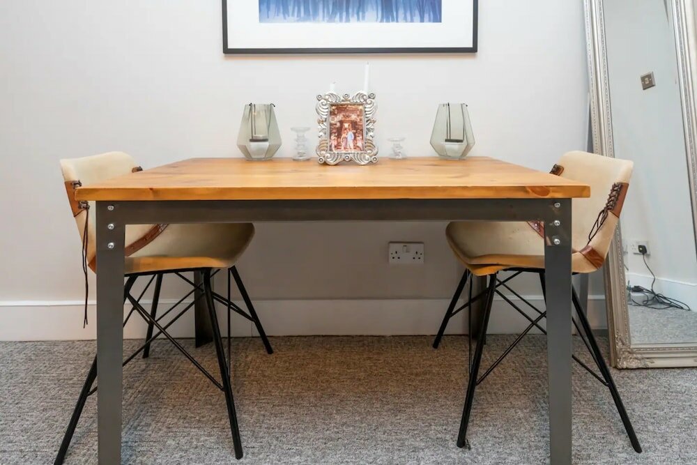 Фото Spacious 1 Bedroom Garden Flat Near King's Road