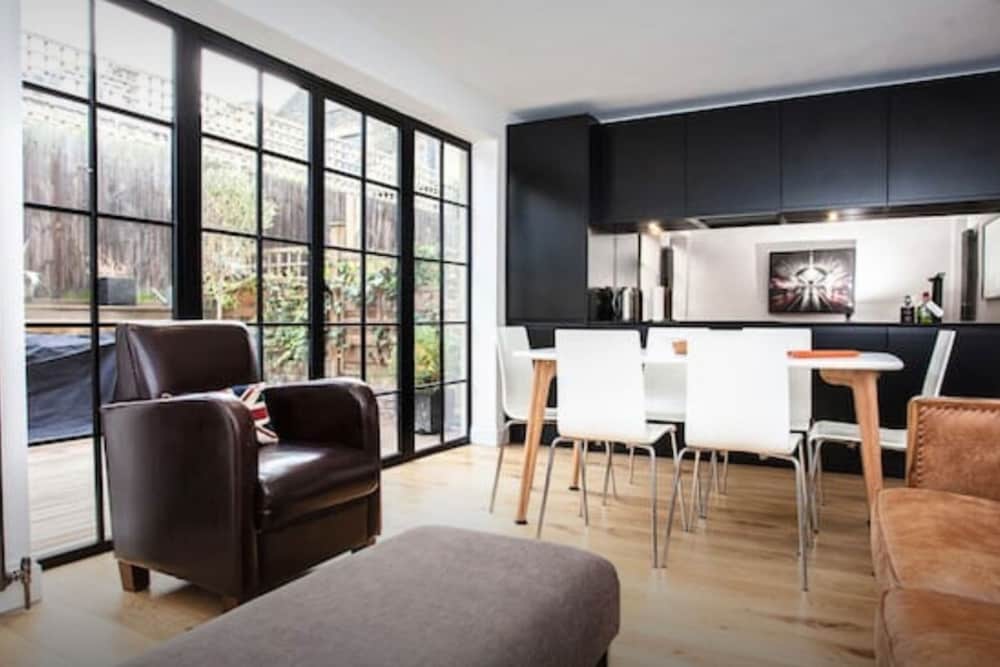 Фото Stylish Newly Refurbished 2 Bedroom Flat With Terrace