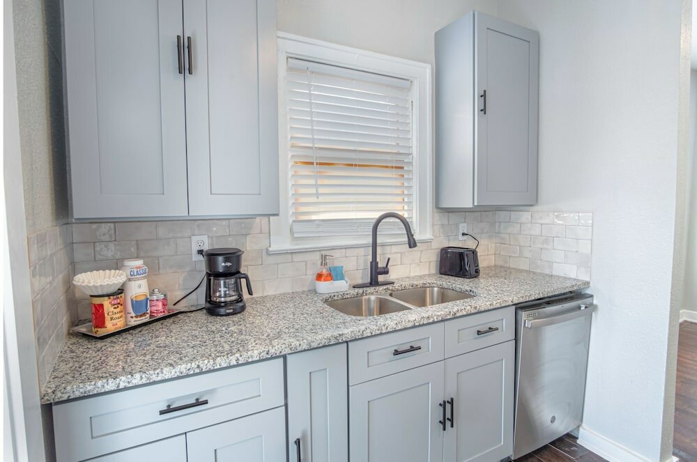 Фото Trendy 3 Br Prime Apt Near Downtown