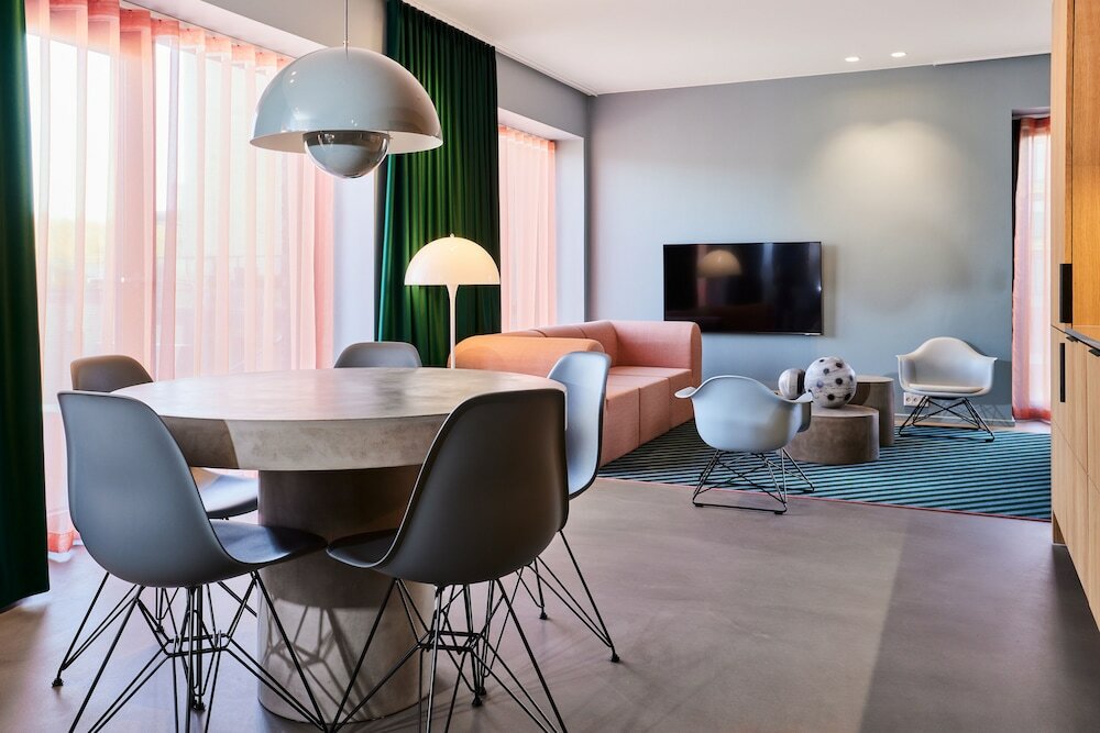 Фото Kirk Suites