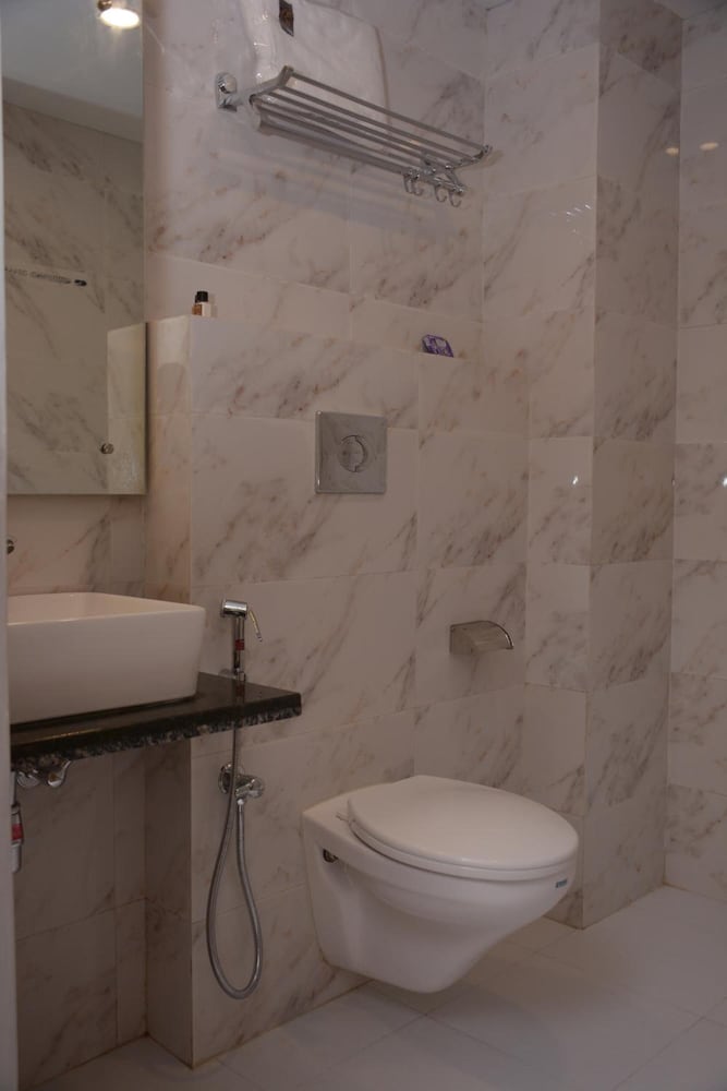 Фото Hotel Golden Oasis Delhi