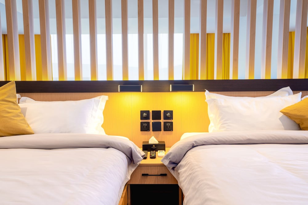 Фото Millennium Plaza Hotel