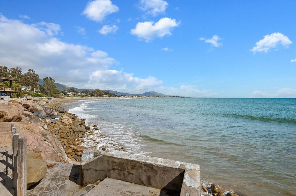 Фото Padaro Midcentury Beach & Garden