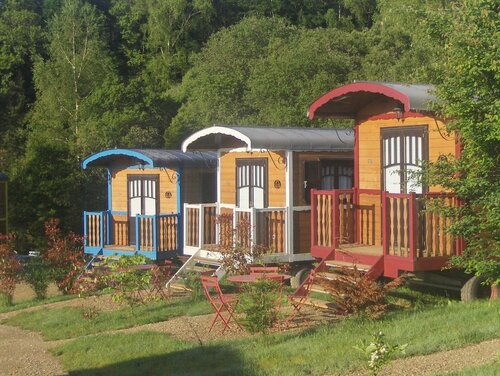 Гостиница Roulottes des Mon& xE9; di& xE8; res - Caravan Park в Лиможе