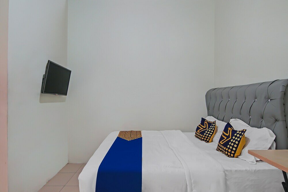 Фото Spot On 92093 Feri Homestay