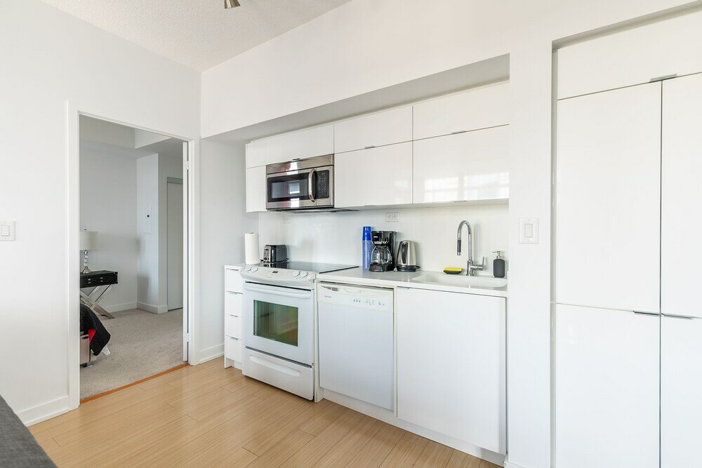 Фото SkyTree - Condos in Heart of Downtown