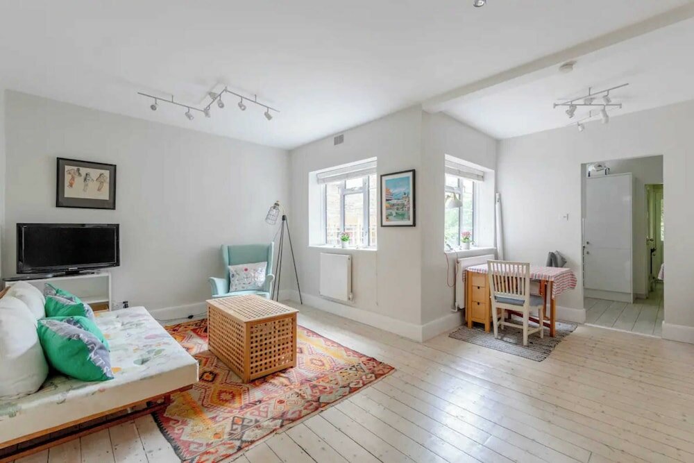 Фото Spacious 1bd Flat With Garden - Hampstead Heath